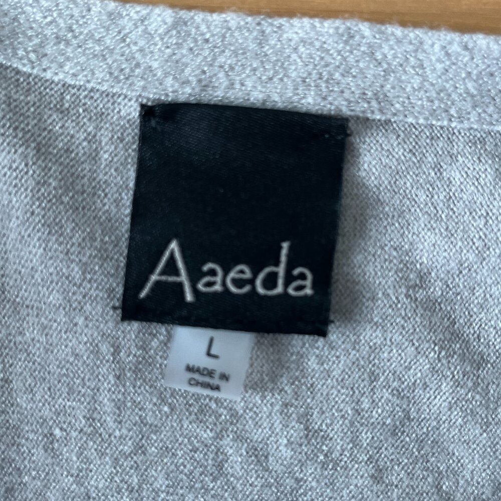 Aaeda Gray with Floral Applique Batwing Sweater L - Picture 5 of 6